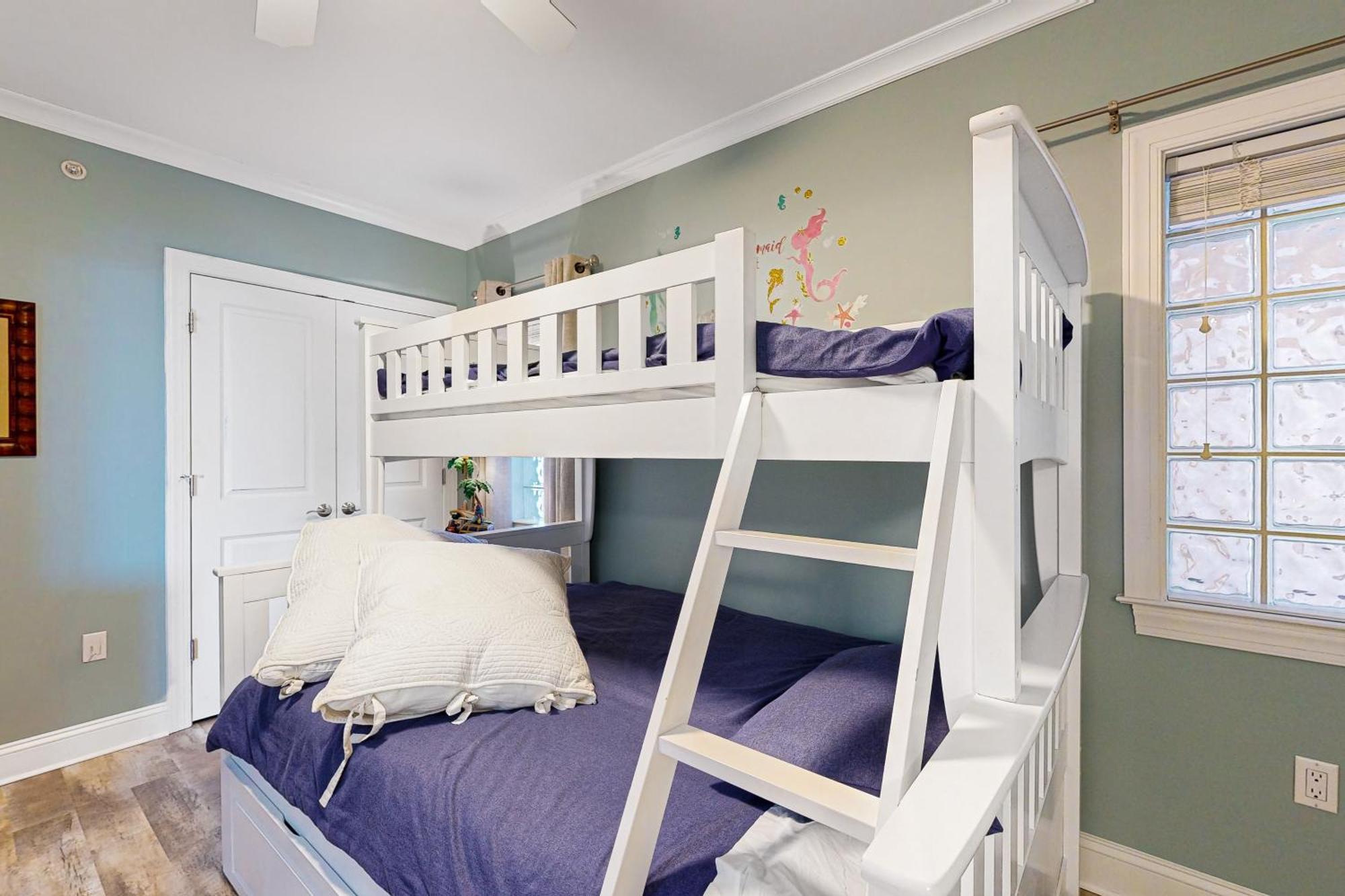 The Meridian Ocean City Room photo